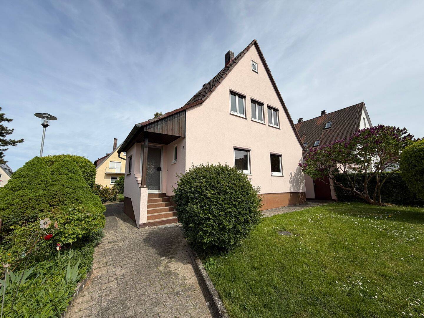 Schönes freistehendes Einfamilienhaus mit gepflegtem Grundstück und Garage in Rothenburg zu verkaufen!, 91541 Rothenburg ob der Tauber
