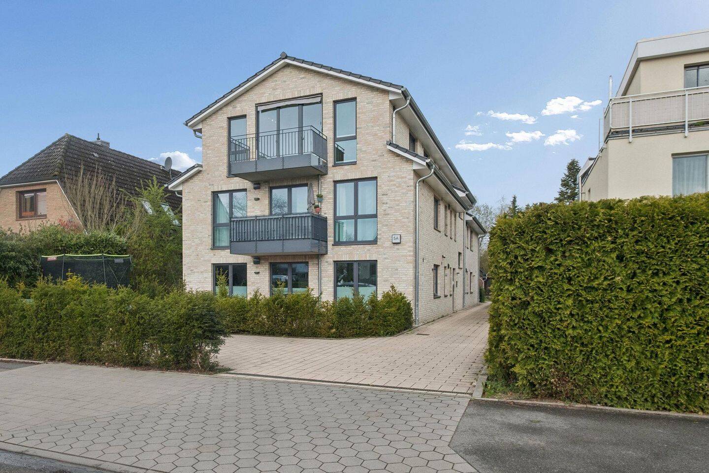 Neuwertige 3 – Zimmer – Balkonwohnung mit erstklassiger Ausstattung in Top – Lage von Meiendorf, 22145 Hamburg (Wandsbek Farmsen-Berne Rahlstedt)