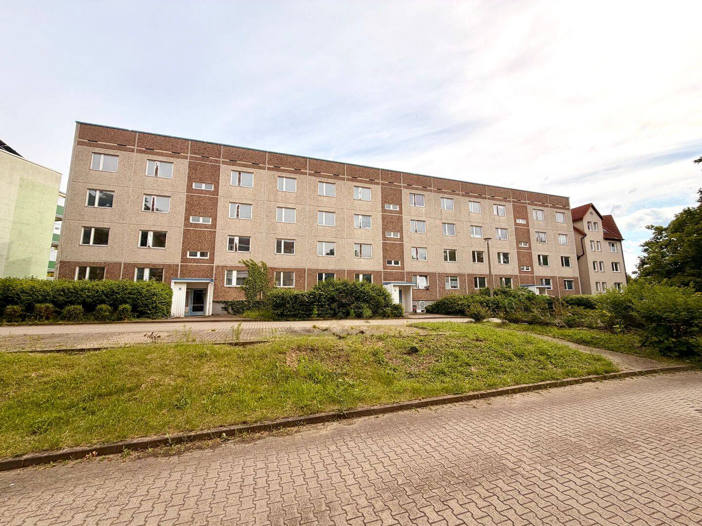 attraktiver Wohnblock mit 36 Wohneinheiten und erheblichem Entwicklungspotential in Ballenstedt, 6493 Ballenstedt