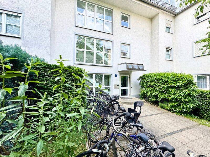 Helle 2 ZKB Wohnung mit kleiner Dachterrasse in ruhiger Lage von Sendling, 81369 München (Sendling Sendling-Westpark Thalk. Obersendl.-Forsten-Fürstenr.-Solln)