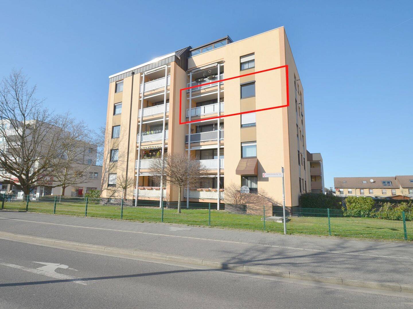 Sankt Augustin – Mülldorf: Bequemes Wohnen auf einer Ebene – gutgeschnittene 4-Zimmerwohnung – 53757 Sankt Augustin – Bild 1 von 3