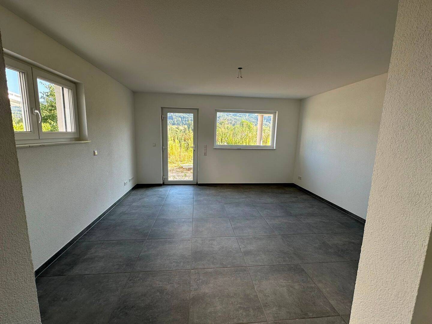 Einliegerwohnung Erstbezug in Bohlingen, 78224 Singen (Hohentwiel)