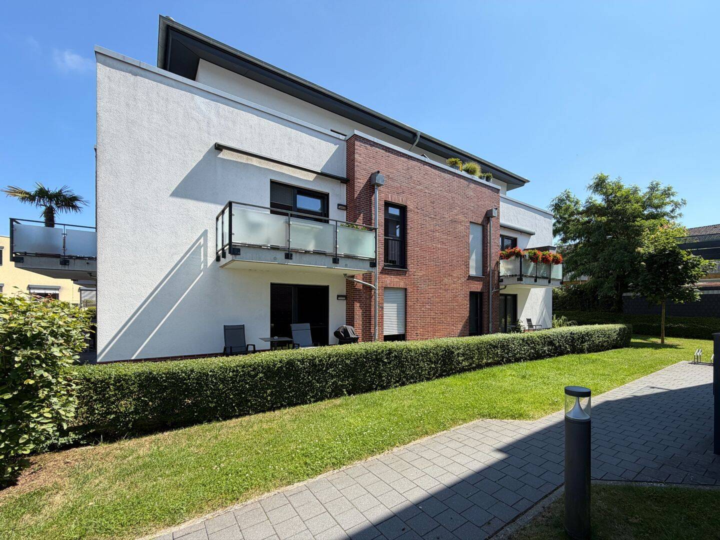 Sonnige 2-Zimmer-Eigentumswohnung mit Balkon, Tiefgaragenstellplatz & Aufzug, 23611 Bad Schwartau