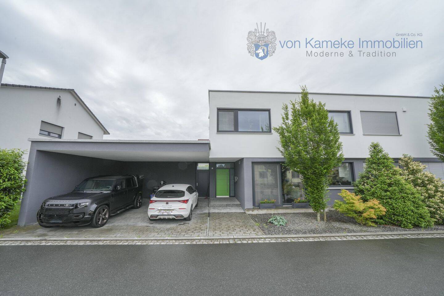 Bauhausstil: DHH KFW 55 mit 9,92kwp PV-Anlage, Einbauküche, 2 Bäder, Doppelcarport, 91097 Oberreichenbach