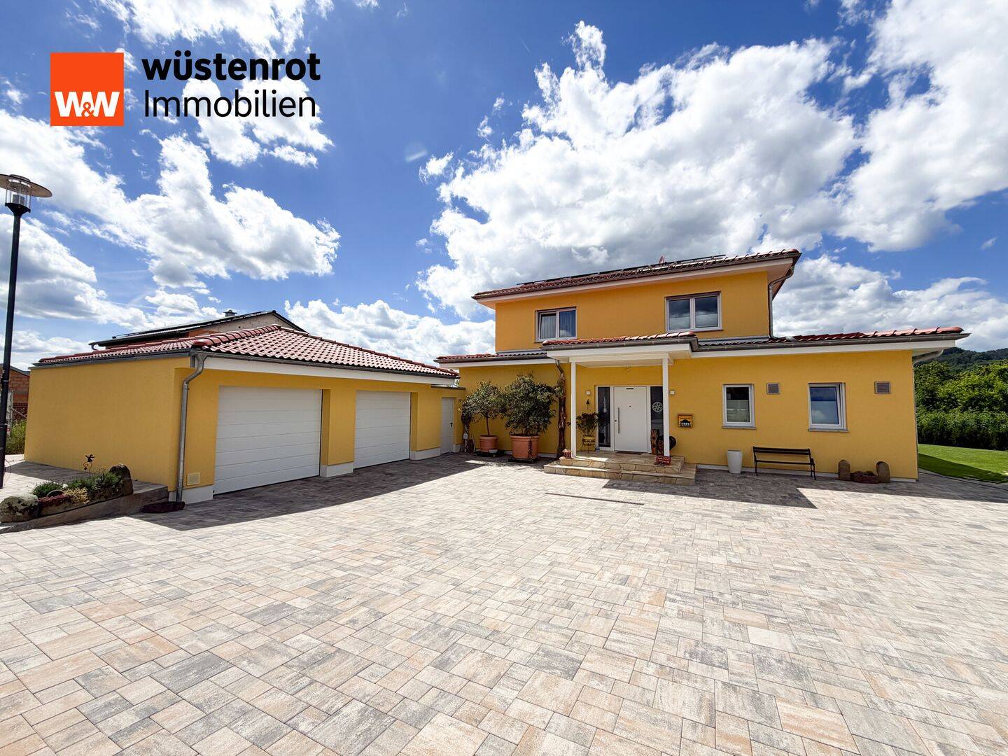 Stilvolles Einfamilienhaus im mediterranen Design mit Wintergarten und großzügigem Grundstück, 97725 Elfershausen