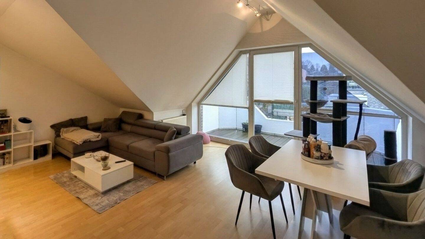 Gepflegte Dachgeschosswohnung mit Balkon – Ideale Einstiegsimmobilie für Investoren, 52477 Alsdorf