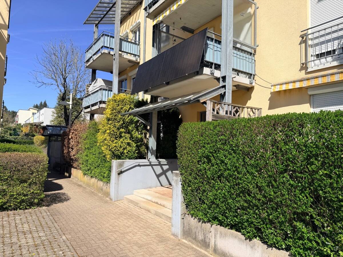 Gepflegte 2-Zimmer-Eigentumswohnung mit Balkon und Tiefgaragenstellplatz an der Schweizer Grenze., 79713 Bad Säckingen