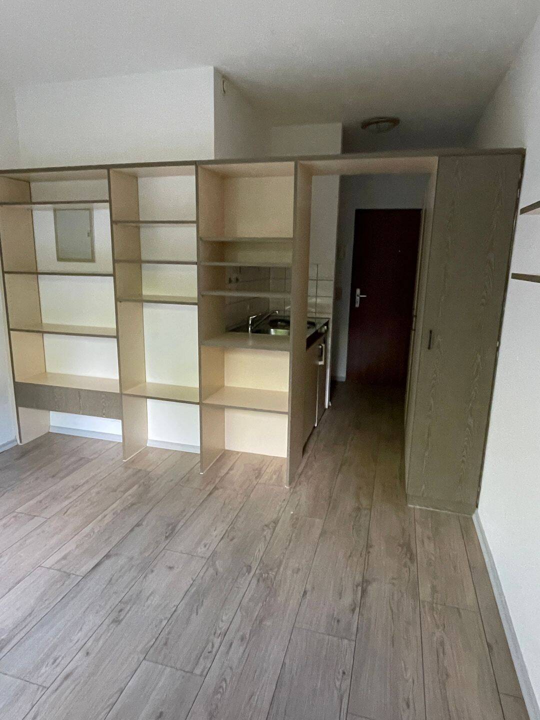 Bitte nur Mailanfragen: Gemütliches Appartement mit Terrasse direkt neben Uni, 93051 Regensburg (Galgenberg Großprüfening-Dechbetten-Königswiesen Kumpfmühl-Ziegetsdorf-Neuprüll)