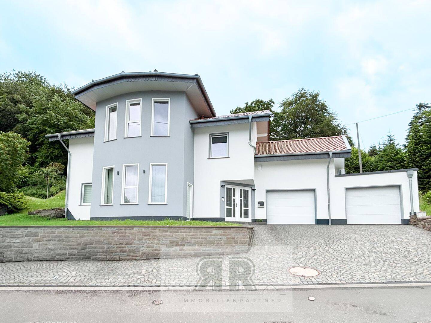 Kernsaniertes und freistehendes Einfamilienhaus mit luxuriösem Wohnambiente, 51545 Waldbröl