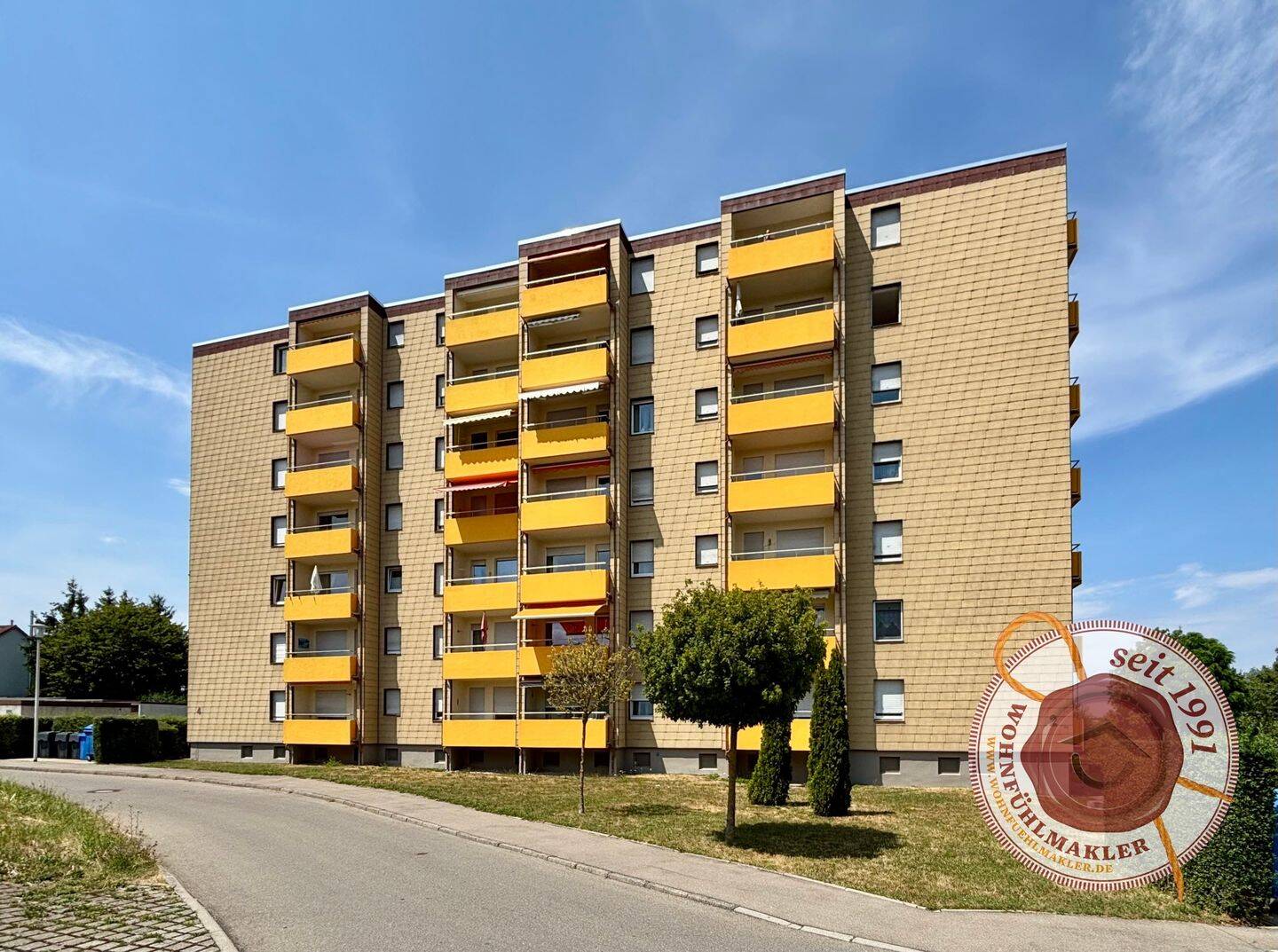 Zwei Wohnungen – ein vielseitiges Immobilienangebot mit einmaligem Blick auf die Burg Hohenzollern, 72379 Hechingen