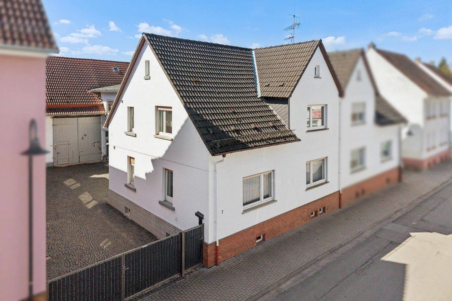 Großzügiges Wohnhaus mit vielseitigem Nutzungspotenzial in Bad Nauheim-Steinfurth, 61231 Bad Nauheim