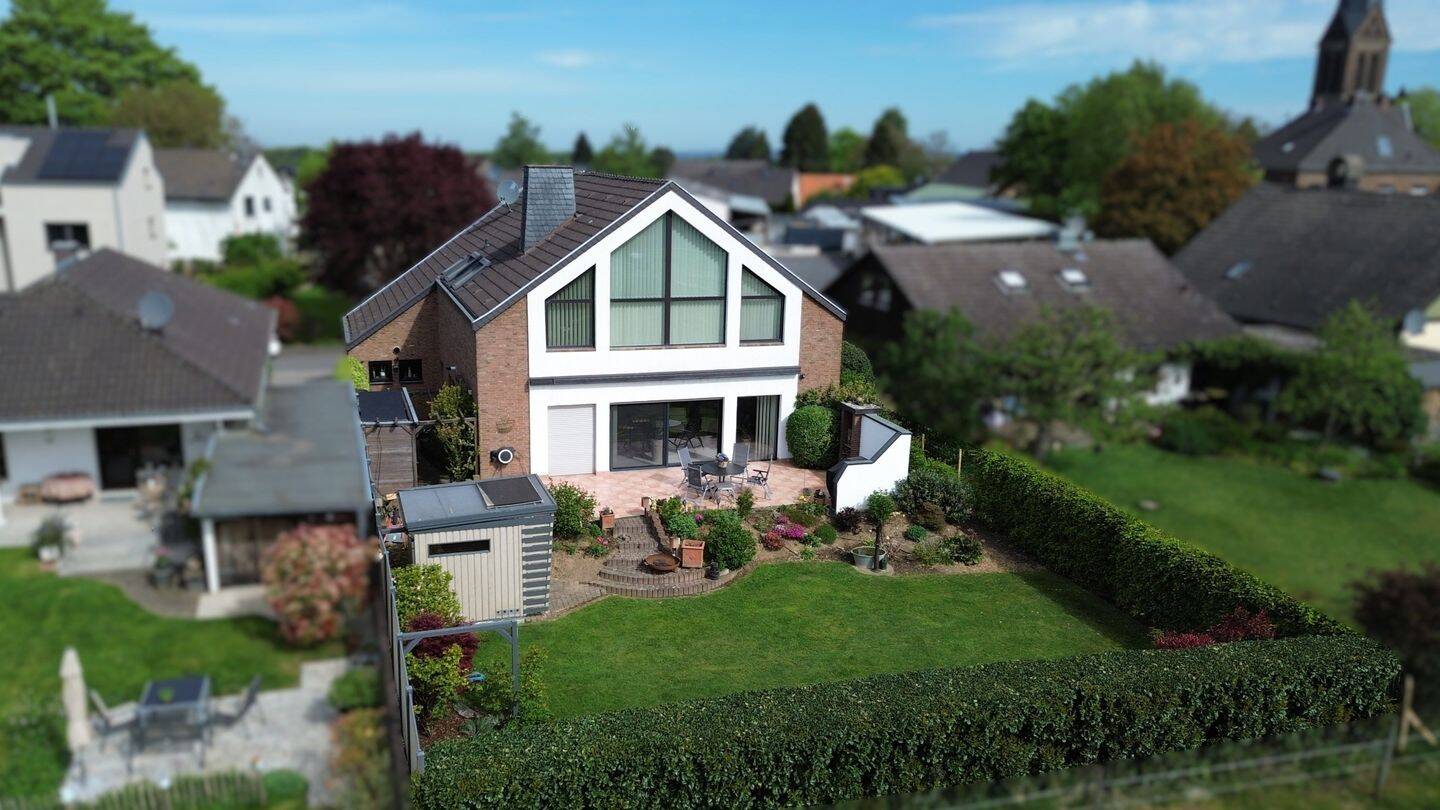 Exklusives Einfamilienhaus mit moderner Ausstattung in Hennef-Rott!, 53773 Hennef (Sieg)