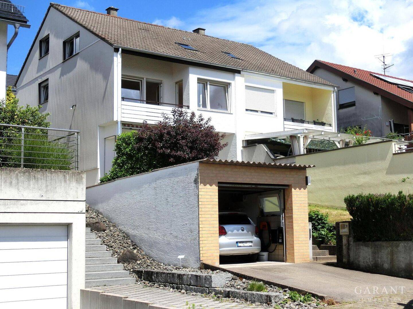 Gepflegte Doppelhaushälfte in herrlicher Aussichtslage von Uhingen – Balkon/Terr./Garten/EBK/Garage, 73066 Uhingen