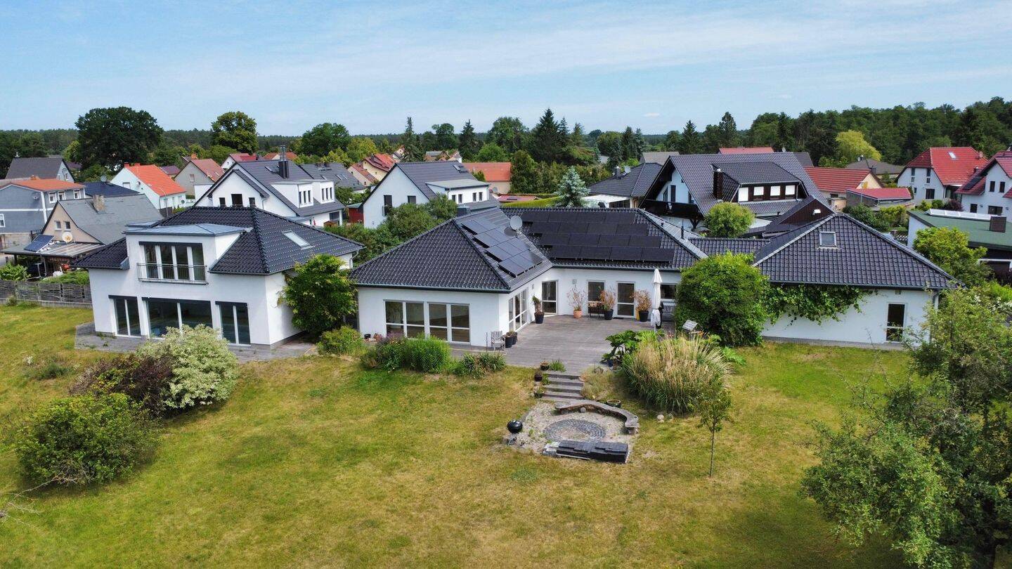 Exklusiver Wohnbungalow mit Poolhaus, Einliegerwohnung und traumhaftem Naturgrundstück in Havelnähe, 16515 Oranienburg
