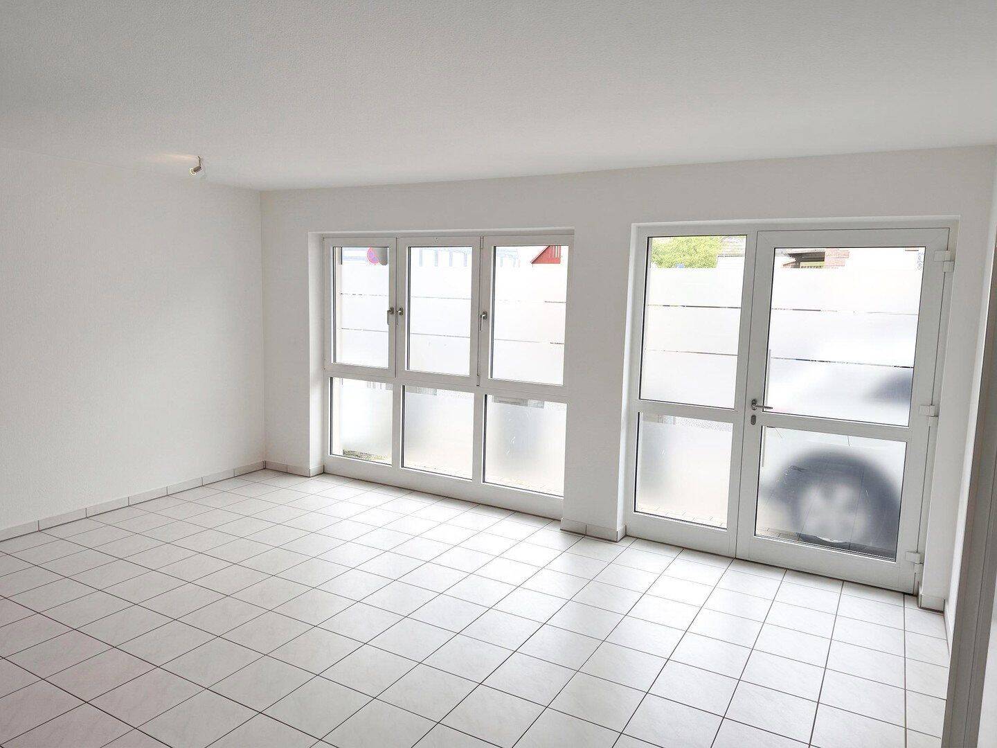 Lichtdurchflutete, moderne 1,5-Zimmer-Wohnung mit eigenem Eingang in Wächtersbach, 63607 Wächtersbach