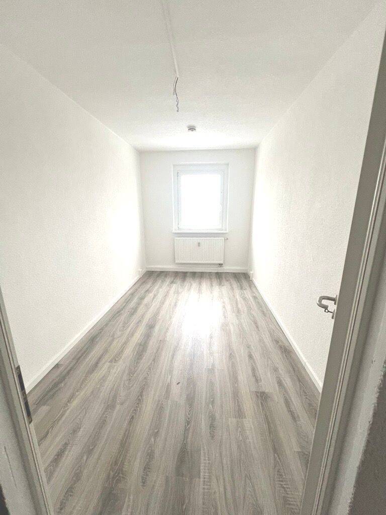 Helle 3-Zimmer-Wohnung mit Balkon, 4552 Borna