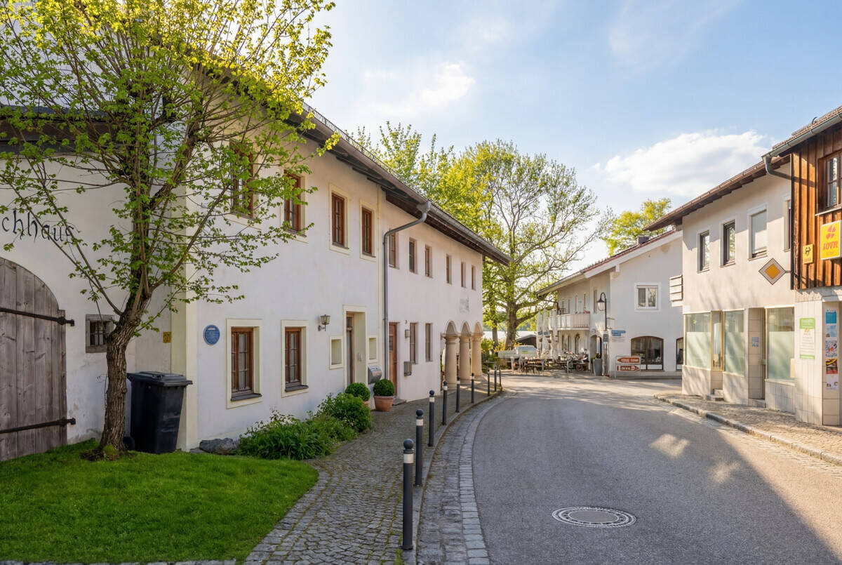 Einzigartig wohnen & arbeiten im Chiemgau – Stilvolles Wohn- und Geschäftshaus mit Geschichte, 83370 Seeon-Seebruck