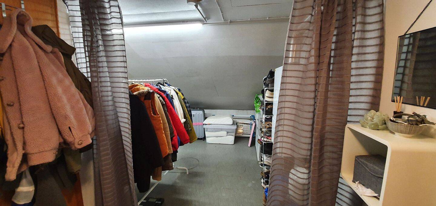Großzügige 2-Zimmer-Dachgeschosswohnung zur Miete in Neuss Reuschenberg, 41466 Neuss