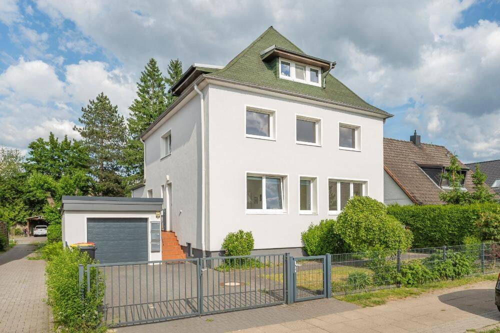 Mehrfamilienhaus mit drei Wohnungen in Rahlstedt, 22149 Hamburg (Wandsbek Rahlstedt Tonndorf)