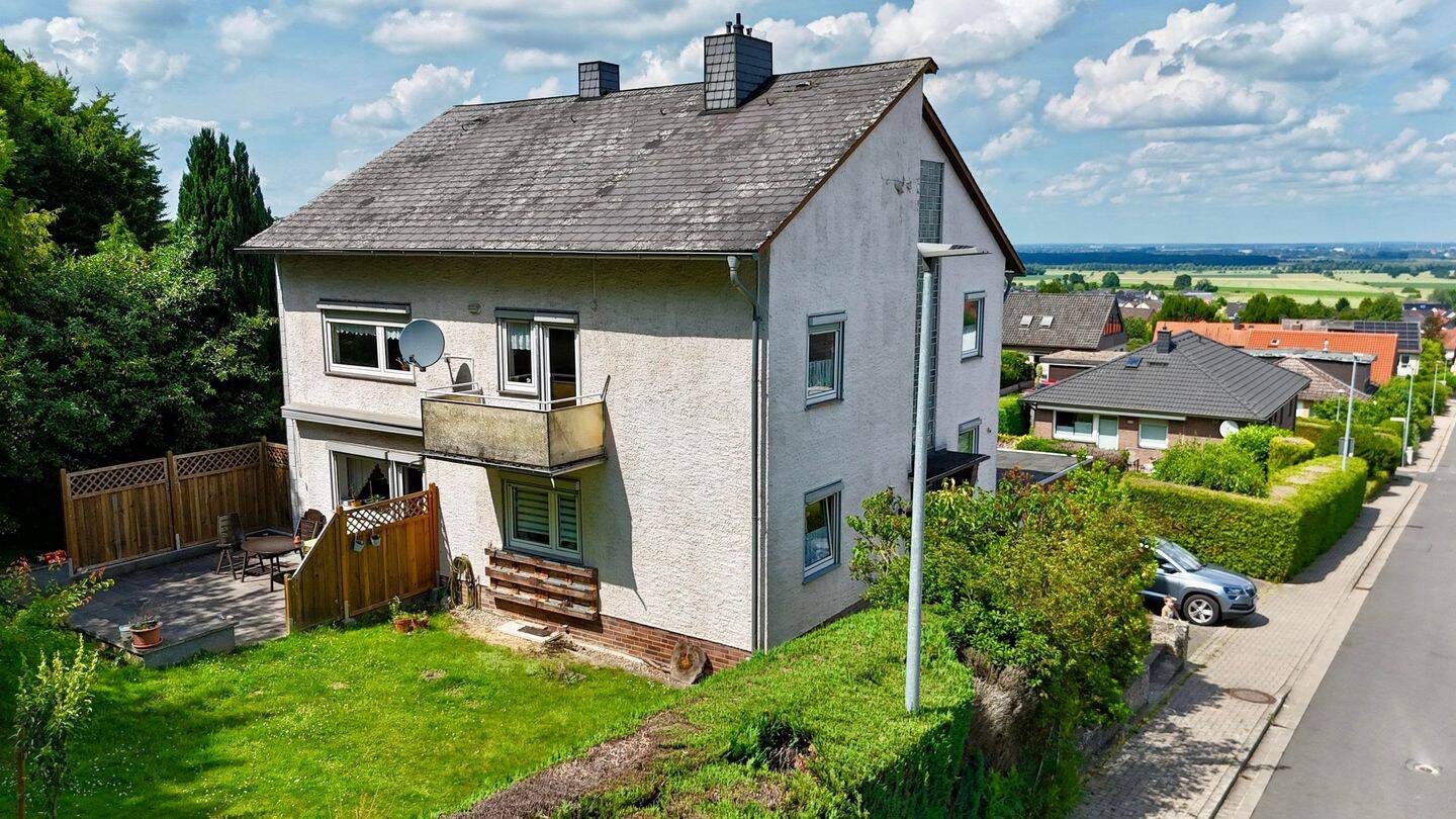 Zweifamilienhaus mit großem Potenzial in bester Lage von Barsinghausen, 30890 Barsinghausen