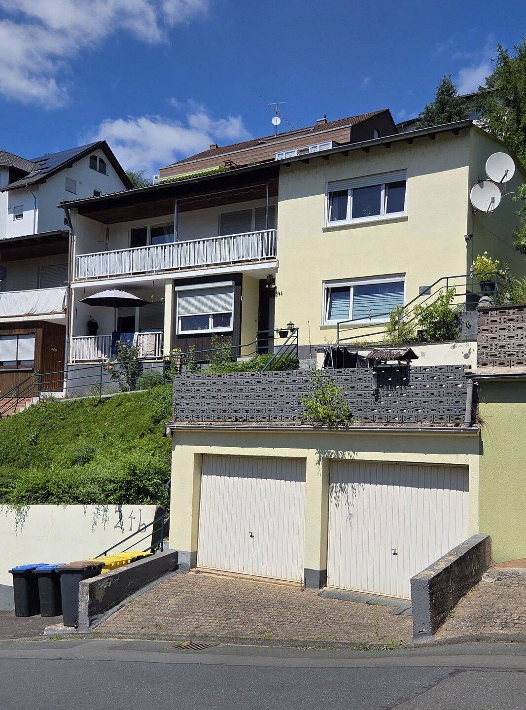 Ein-/Zweifamilien-Wohnhaus mit 2 großen Wohnungen in zentraler Halbhöhenlage von Bad Ems, 56130 Bad Ems