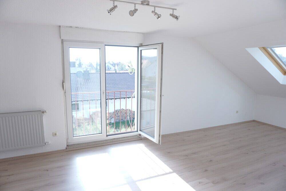 Single-Dachgeschosswohnung mit Einbauküche, 63839 Kleinwallstadt