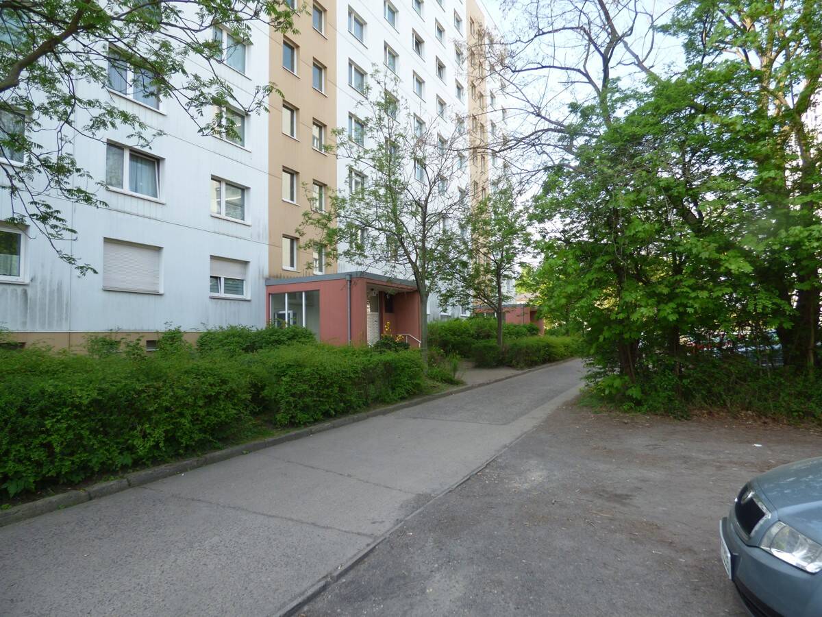 Gepflegte und gut vermietete Wohnung, unweit dem S-Bhf. Friedrichsfelde Ost ***Wannenbad***Lift***, 10315 Berlin (Lichtenberg Hohenschönhausen Friedrichsfelde Kleingartenanlage Bielefeld Kleingartenanlage Mühlenberg)
