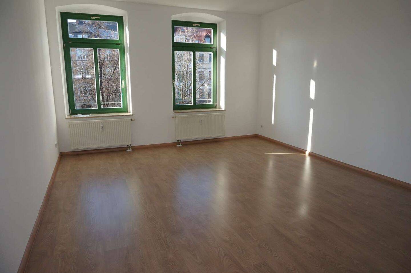 WG-gerecht – Balkon an der Küche – 2. OG mit Aufzug – Frei ab 1.10.26 – Chemnitz – Bild 1 von 3