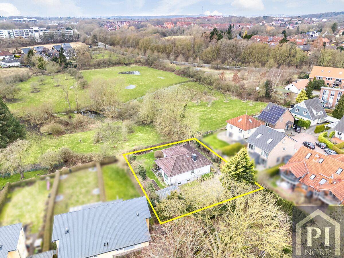 Winkelbungalow mit ausgebautem Vollkeller in direkter Feldrandlage mit Weitblick, 24145 Kiel