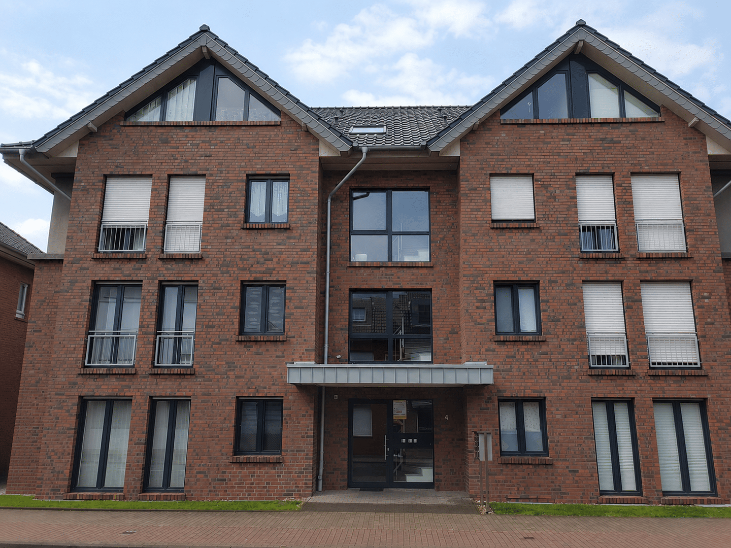 Hochwertige 2-Zimmer-DG-Wohnung | Klimatisiert | Aufzug | TG-Stellplatz | BJ 2017, 59229 Ahlen