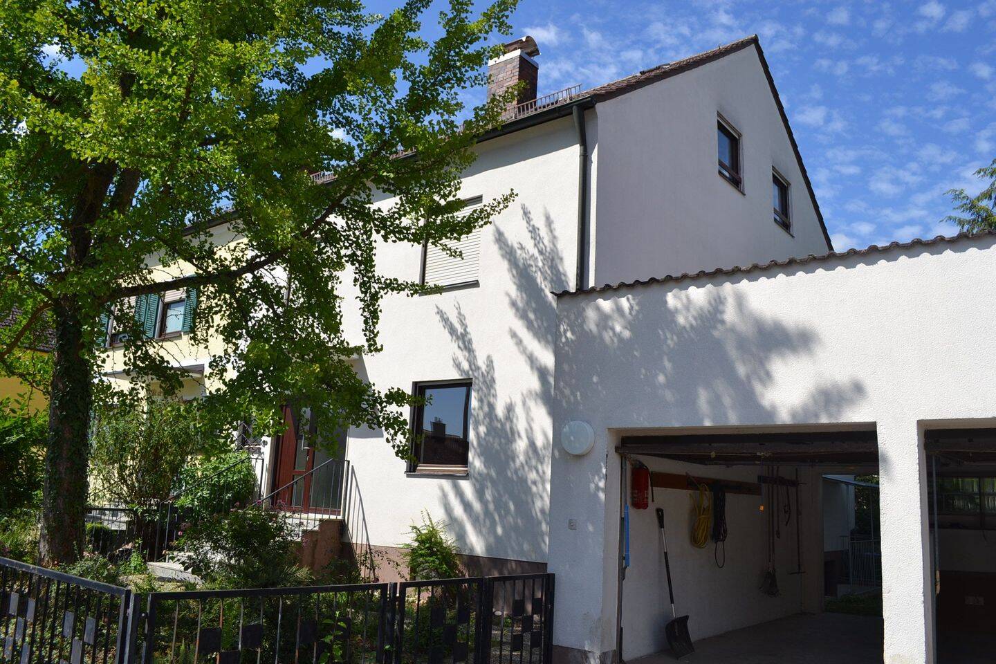 Doppelhaushälfte mit Garten und Terrasse., 93105 Tegernheim