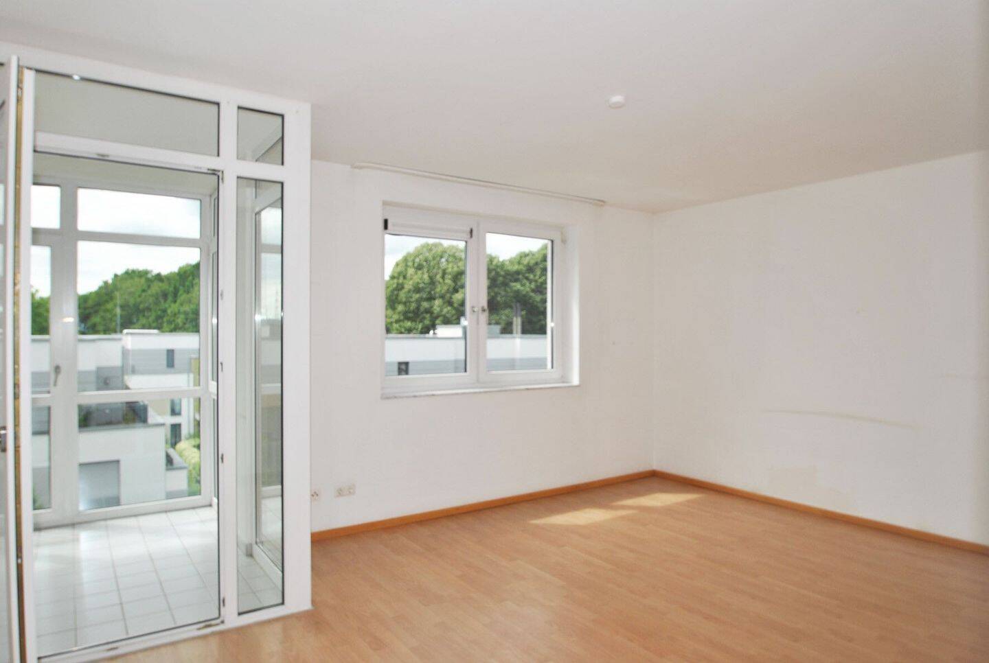 Wohnen mitten im Grünen! 2-Zimmerwohnung mit Aufzug und TG-Stellplatz!, 50858 Köln (Lindenthal Junkersdorf Weiden)