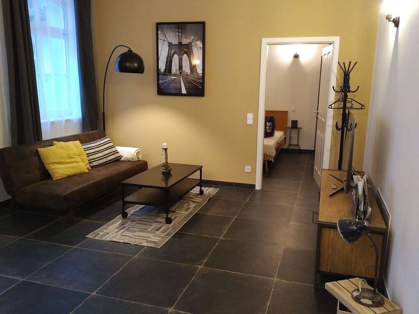 Einziehen und Wohlfühlen – Stilvolle 2-Zimmer-Wohnung mit Gewölbedecken im Herzen Nürnbergs im ruhigen Innenhof eines Denkmalensembles, 90443 Nürnberg