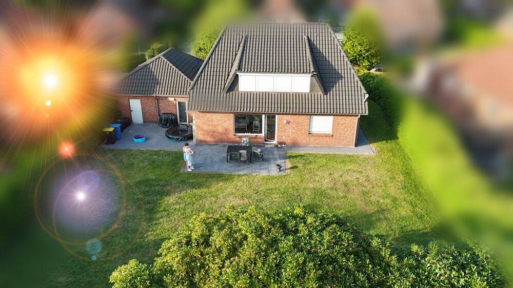 Einmalige Gelegenheit! Modernisiertes Zweifamilienhaus nahe des Barßeler Yachthafens mit 2 Garagen, 26676 Barßel