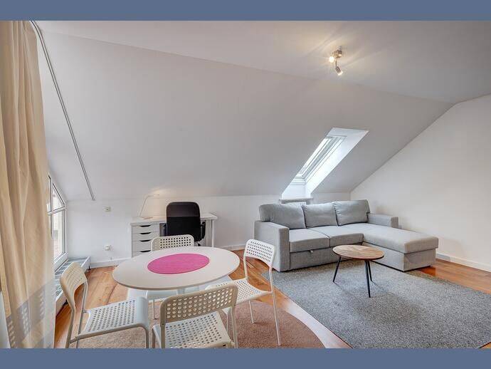 Möbliert: Gut geschnittene Dachterrassenwohnung, 80805 München (Schwabing-Freimann)