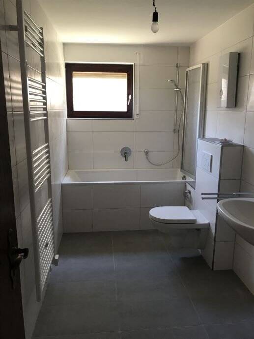 geräumige 1-Zimmer-Souterrain Wohnung in Seckbach1-Zi.-Mietwohnung in Frankfurt am Main, 60389 Frankfurt am Main (Bergen-Enkheim Bornheim Nordend-Ost Nordend-West Seckbach)