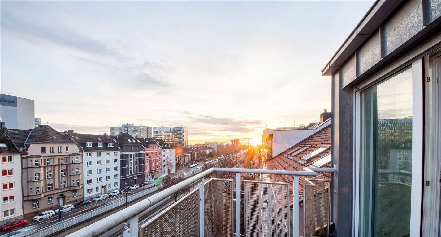 Großzügiges Penthouse in Golzheim – Wohnkomfort mit Kamin, 40474 Düsseldorf (Golzheim Lohausen Pempelfort Stockum)
