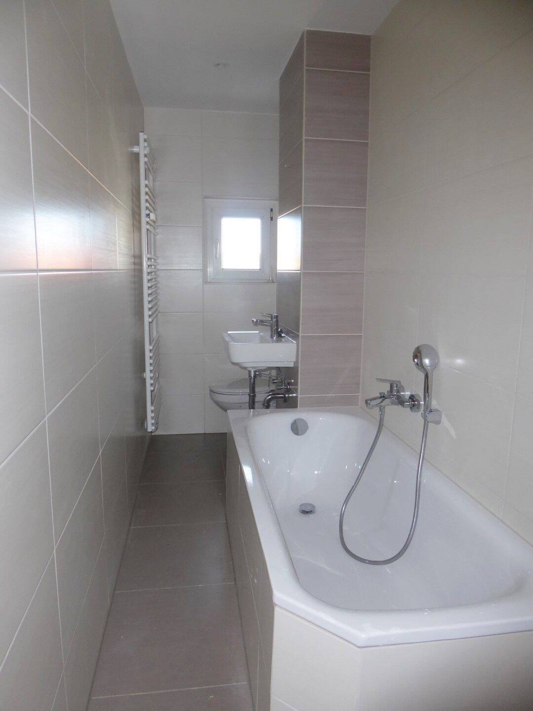 komplett sanierte 3-Raum-Wohnung im gepflegtem Wohnumfeld in Kamsdorf, 7333 Unterwellenborn (Kamsdorf)