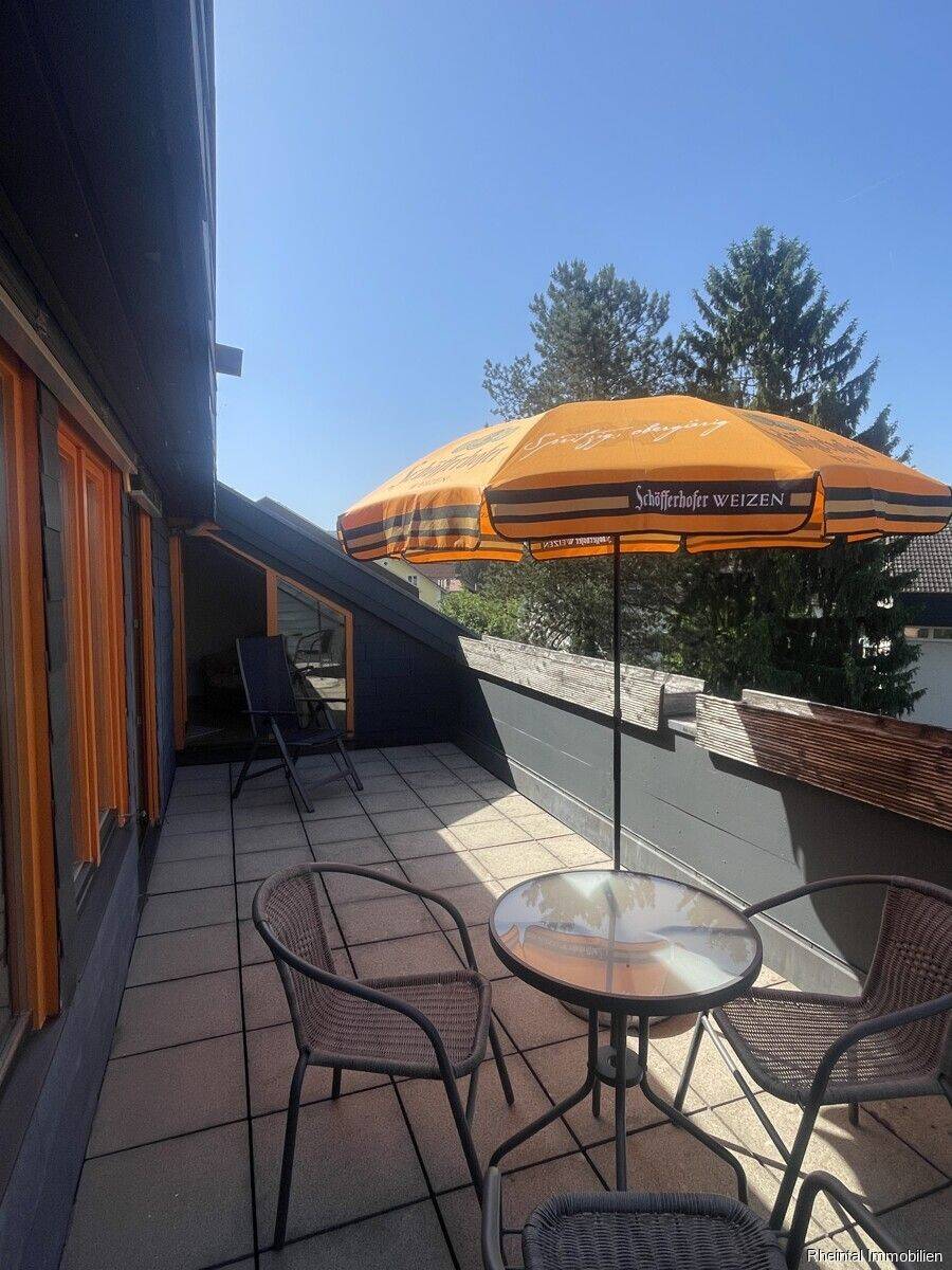 Charmante Dachgeschosswohnung mit großer Dachterrasse in Rheinheim, 79790 Küssaberg
