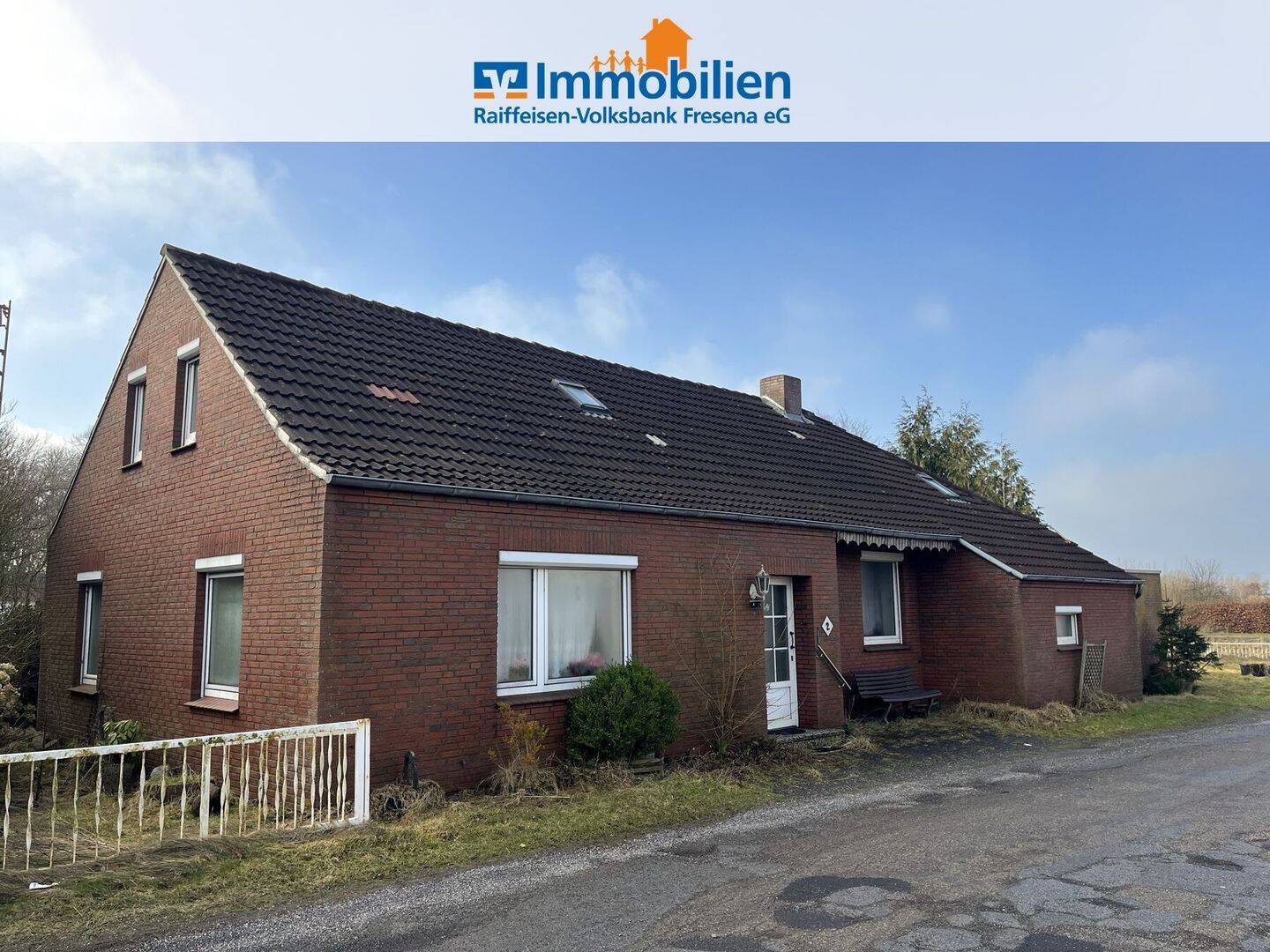 Sanierungsbedürftiges Wohnhaus mit großem Grundstück, 26506 Norden