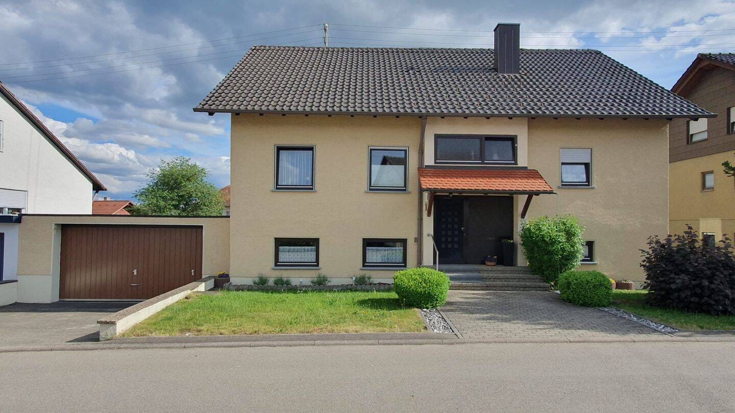 Großzügiges Wohnhaus mit Einliegerwohnung in Harthausen auf der Scher, 72474 Winterlingen