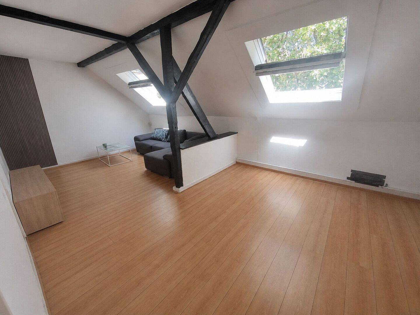 Charmante 3-Zimmer-Dachgeschosswohnung mit sichtbaren Holzbalken in zentraler Lage, 41061 Mönchengladbach (Eicken Stadtmitte Waldhausen)