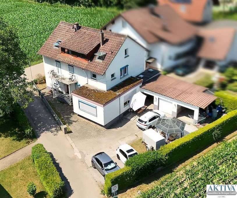 Dreifamilienhaus in Ortsrandlage in Gutach, 79261 Gutach im Breisgau
