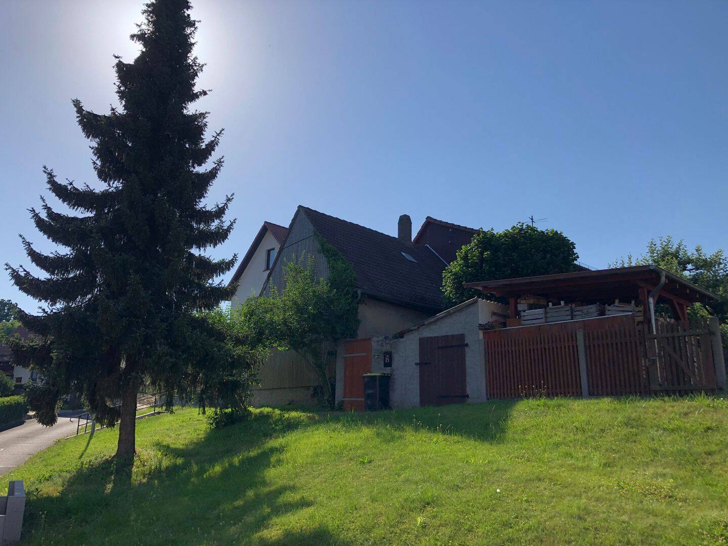 Großschwabhausen : Ländliche Idylle vor den Toren Jenas – Bauernhaus mit Garten, Nebengelaß + Garage, 99441 Großschwabhausen