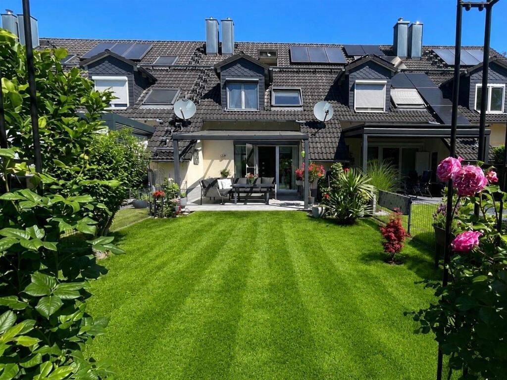 Charmantes Reihenhaus mit traumhaftem Garten in ruhiger Wohnlage in Allach, 80999 München (Allach-Untermenzing)