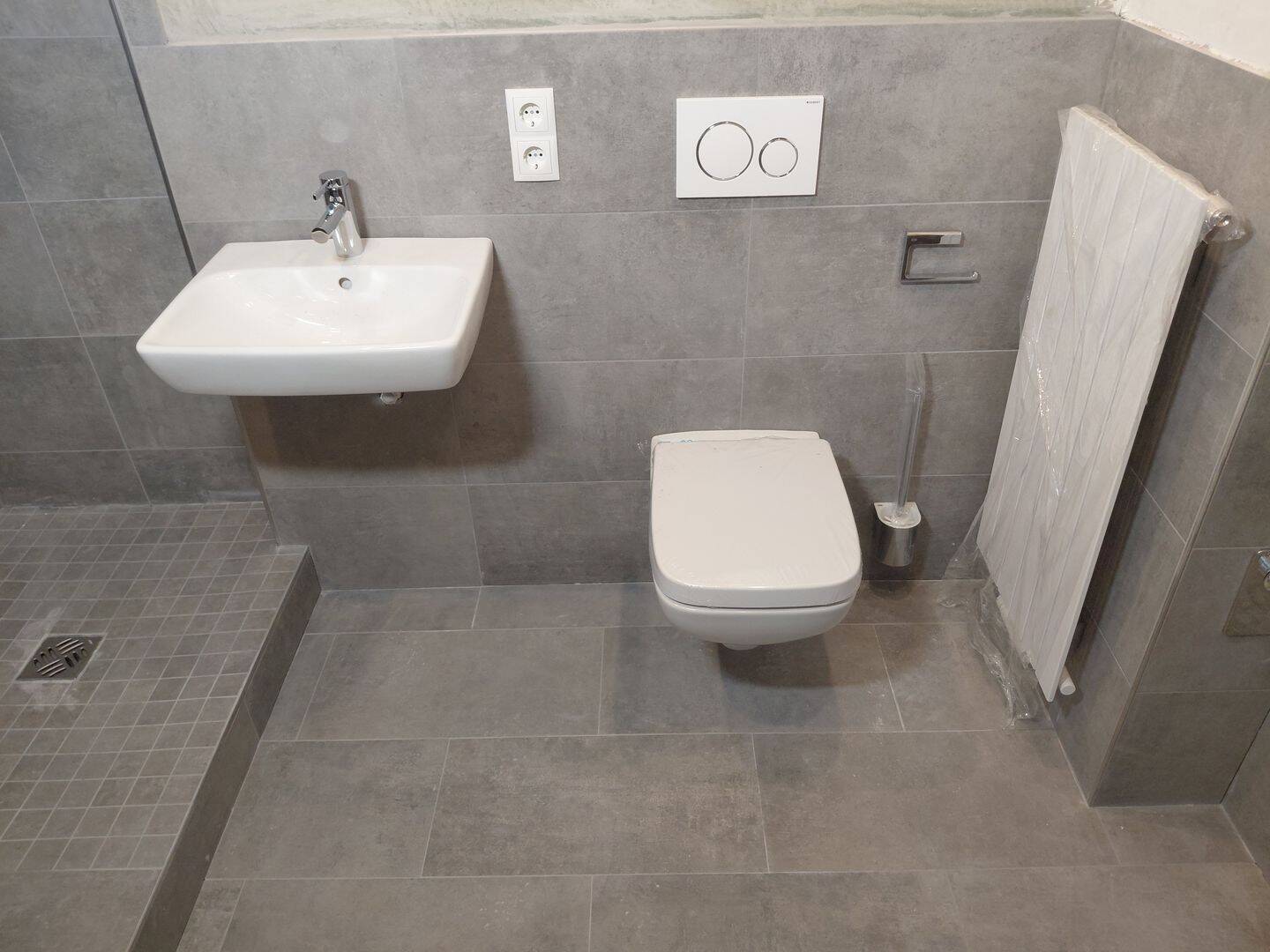 hochwertig sanierte und ruhige 2-Zimmer-Wohnung mit Dusche, Balkon und eigenem Stellplatz, 4329 Leipzig (Heiterblick Paunsdorf)
