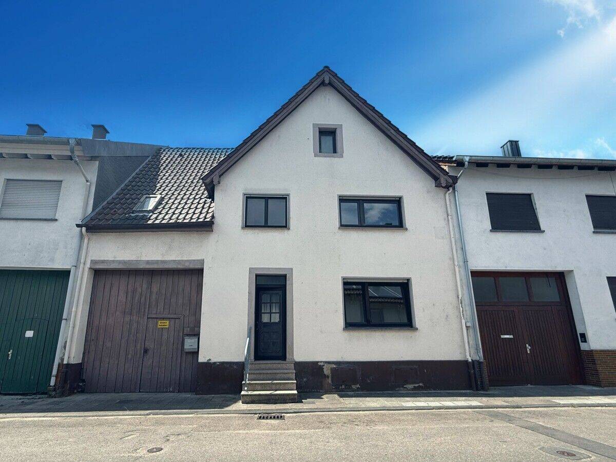 Charmantes EFH mit Scheune, Hof und Garten, teilunterkellert in ruhiger Lage, 76706 Dettenheim