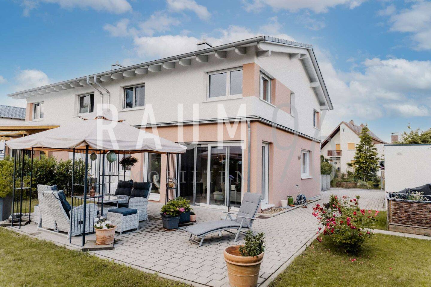 Hochwertig ausgestattete Doppelhaushälfte mit Garten und Garage in Bad Staffelstein, 96231 Bad Staffelstein