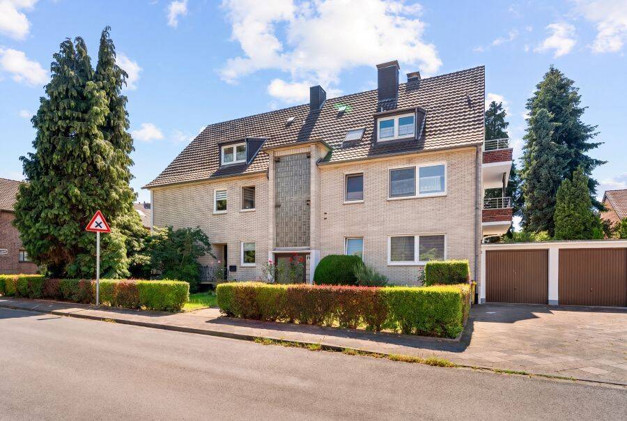 Objekt-Nr. 440, 40599 Düsseldorf Mehrfamilienhaus plus 4 Garagen, 40599 Düsseldorf (Benrath Hassels Holthausen Reisholz)