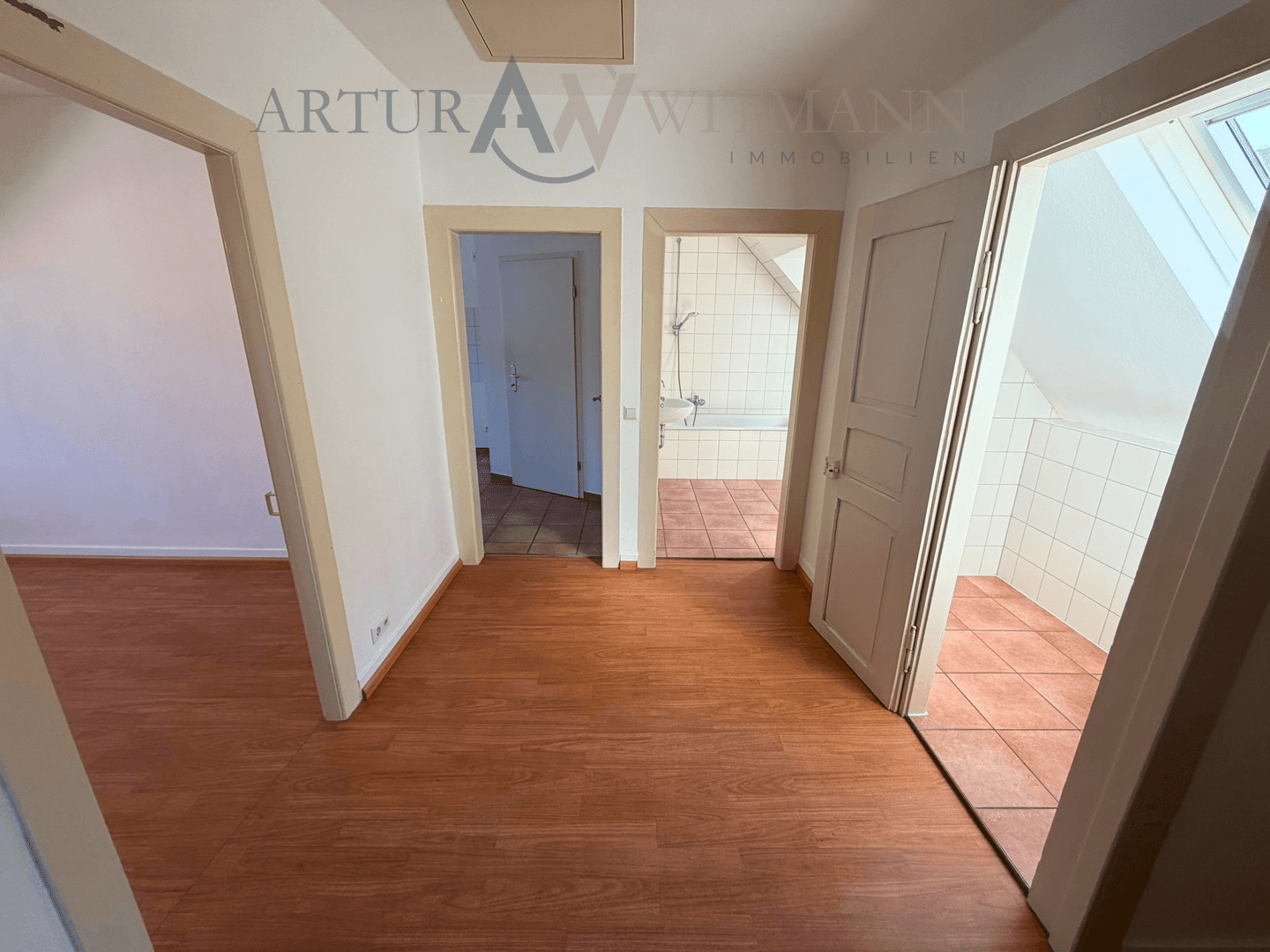 Gepflegte 2-Zimmer-Dachgeschosswohnung in ruhigem 3-Familienhaus, 77933 Lahr/Schwarzwald